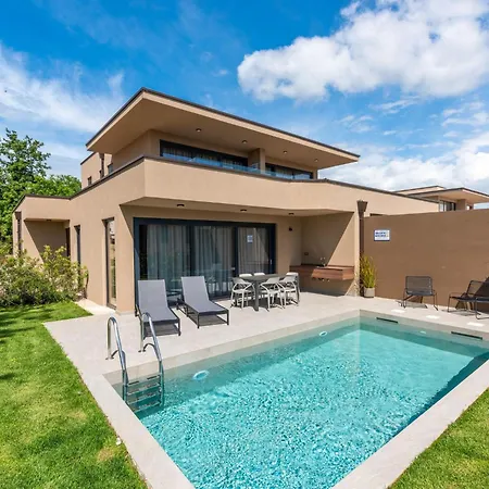 Quercus Village App 1 Mit Privatem Pool By Interhome * Karigador